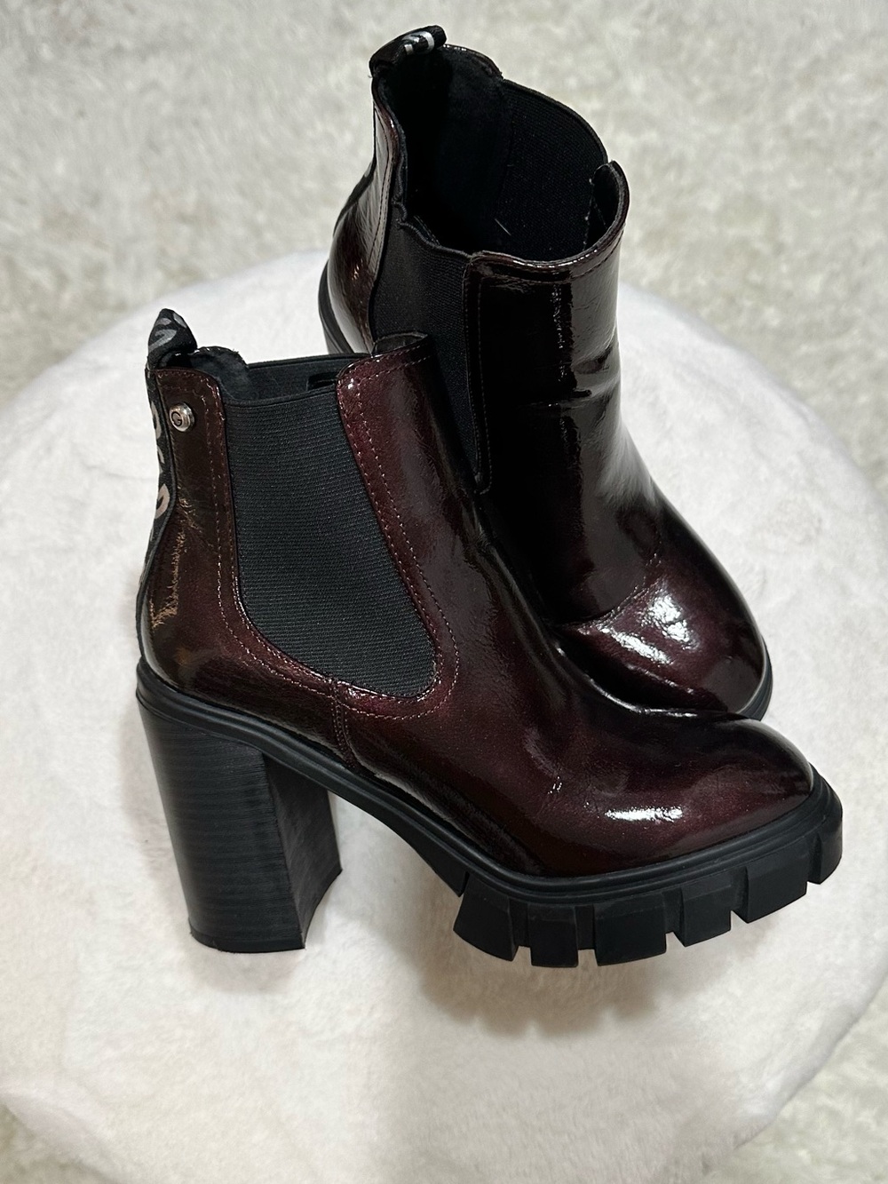 Guess Women's Patent Chunky Chelsea Boot in Burgundy